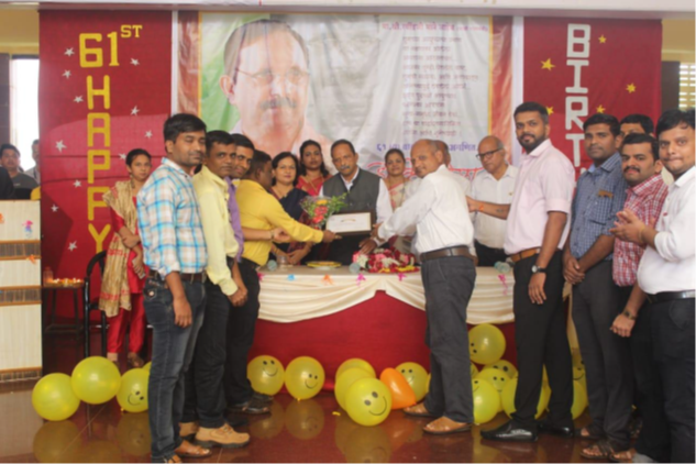 HOD & Staff members receiving the award